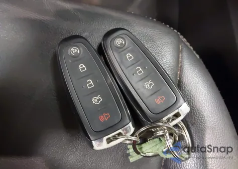 2017 Ford Escape Titanium из США, поврежденный, VIN 1FMCU9J95HUA33532